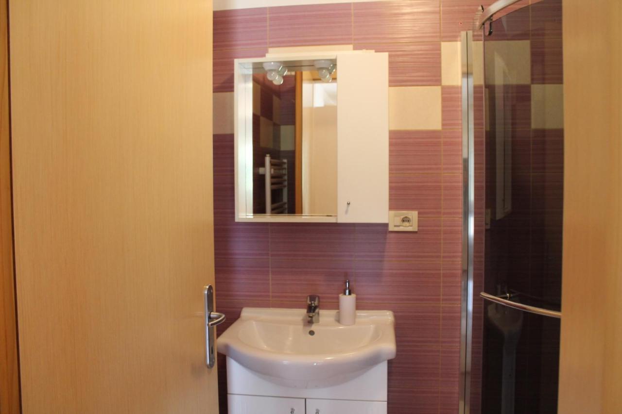 ולון Apartmani Klaudija מראה חיצוני תמונה