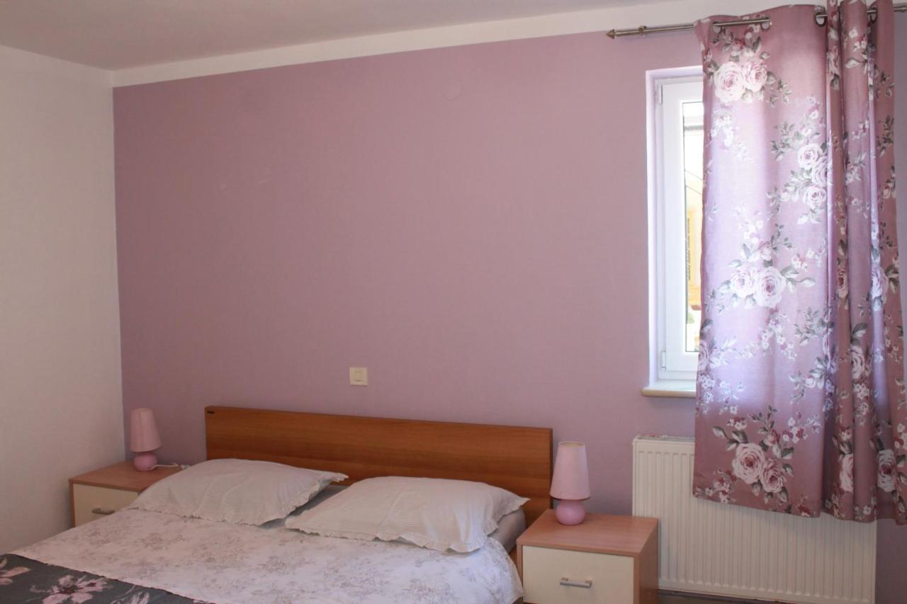 ולון Apartmani Klaudija מראה חיצוני תמונה