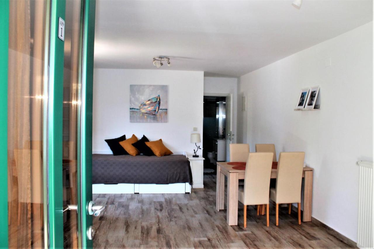 ולון Apartmani Klaudija מראה חיצוני תמונה
