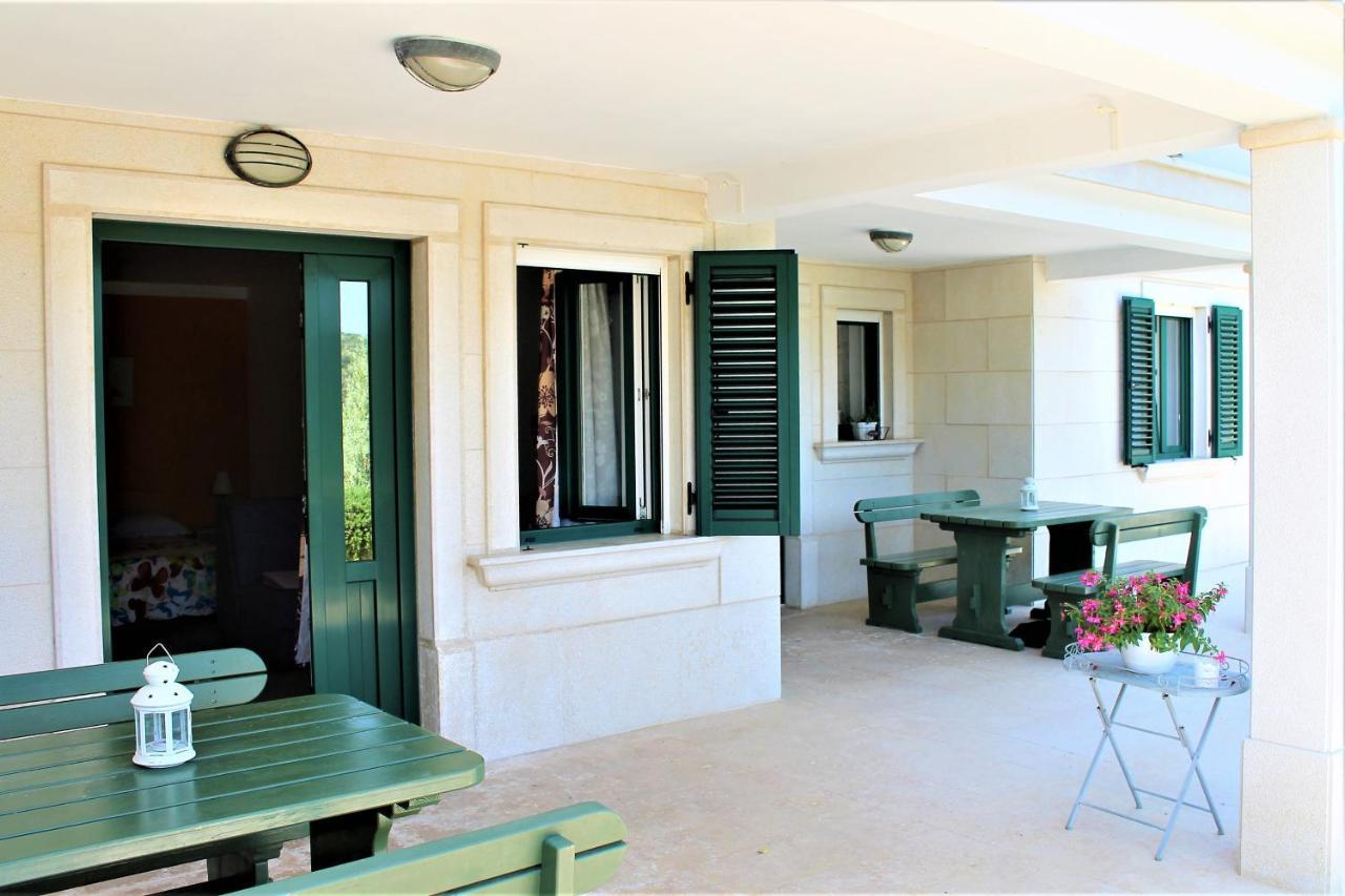ולון Apartmani Klaudija מראה חיצוני תמונה