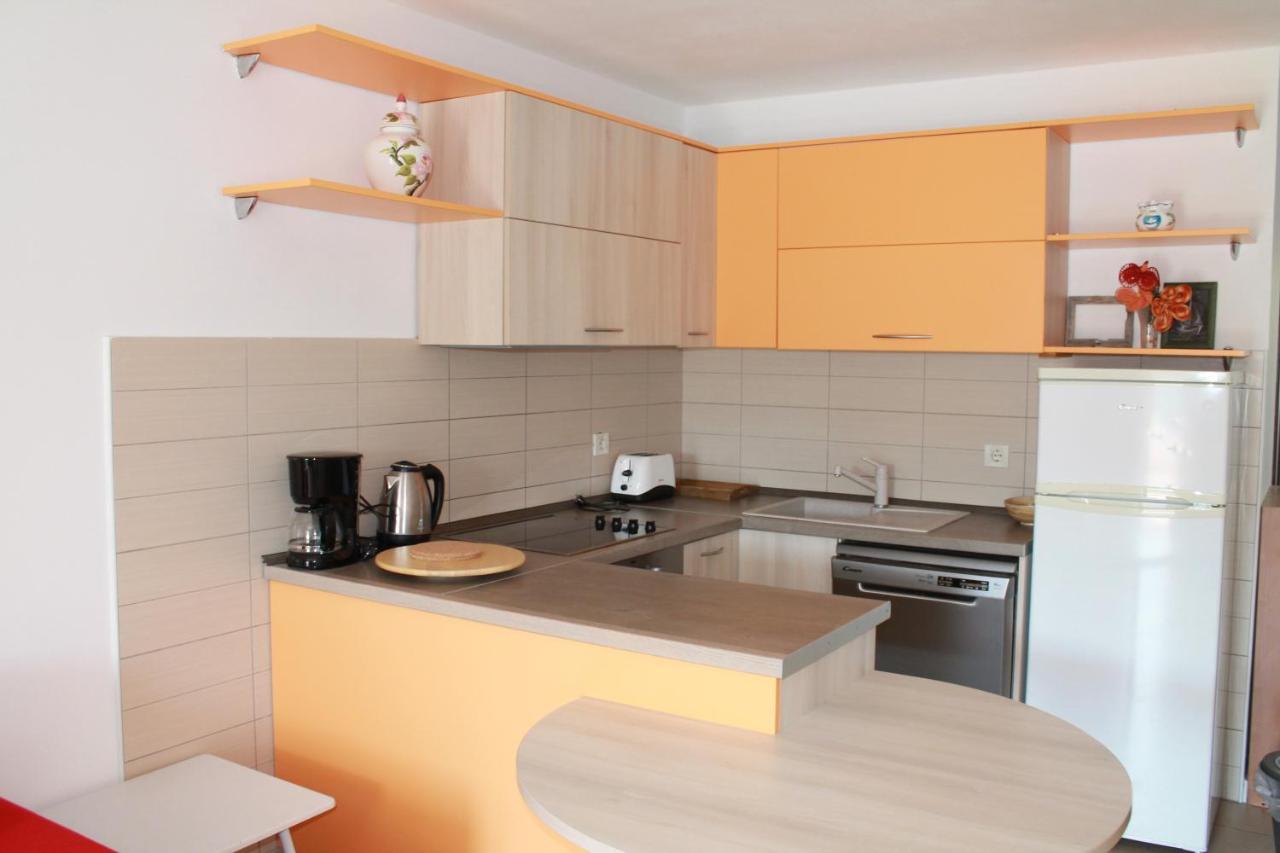 ולון Apartmani Klaudija מראה חיצוני תמונה