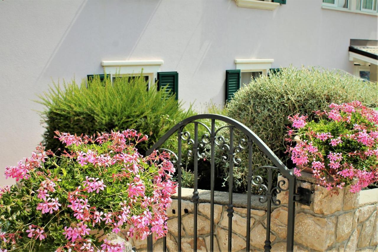 ולון Apartmani Klaudija מראה חיצוני תמונה