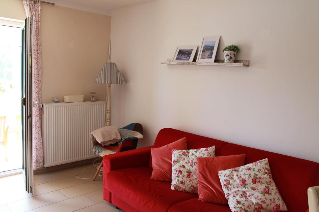 ולון Apartmani Klaudija מראה חיצוני תמונה