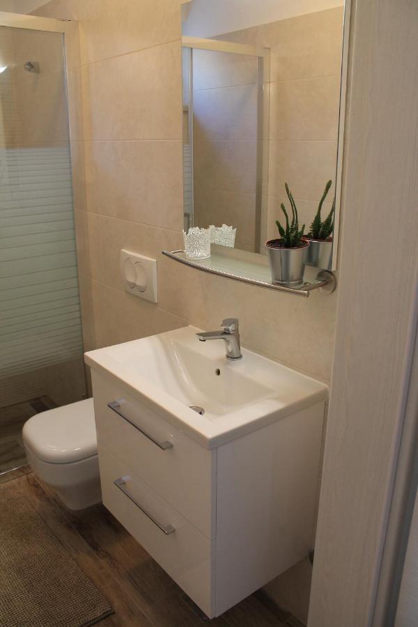 ולון Apartmani Klaudija מראה חיצוני תמונה